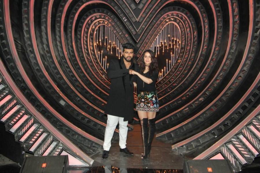 Shraddha Kapoor, Arjun Kapoor promote Half Girlfriend on the sets of Nach Baliye in Mumbai on April 24, 2017. Shraddha Kapoor,Arjun Kapoor,Malaika Arora Khan,Half Girlfriend,Half Girlfriend promotion,Half Girlfriend movie promotion,Nach Baliye,nach baliye 8,Half Girlfriend on the sets of Nach Baliye