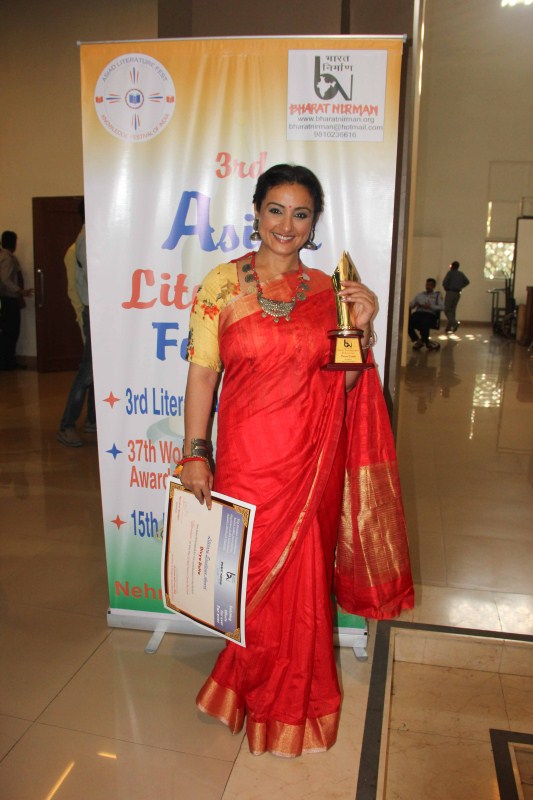 Yesterday, on April 23rd, Divya was felicitated with the ‘Literary Excellence Award’ for her book ‘Me and Ma’. Divya has penned down all the special moments and instances she shared with her mother who she still holds very close to her heart. Divya Dutta,actress Divya Dutta,Divya Dutta won the literary excellence award,literary excellence award,Me and Ma