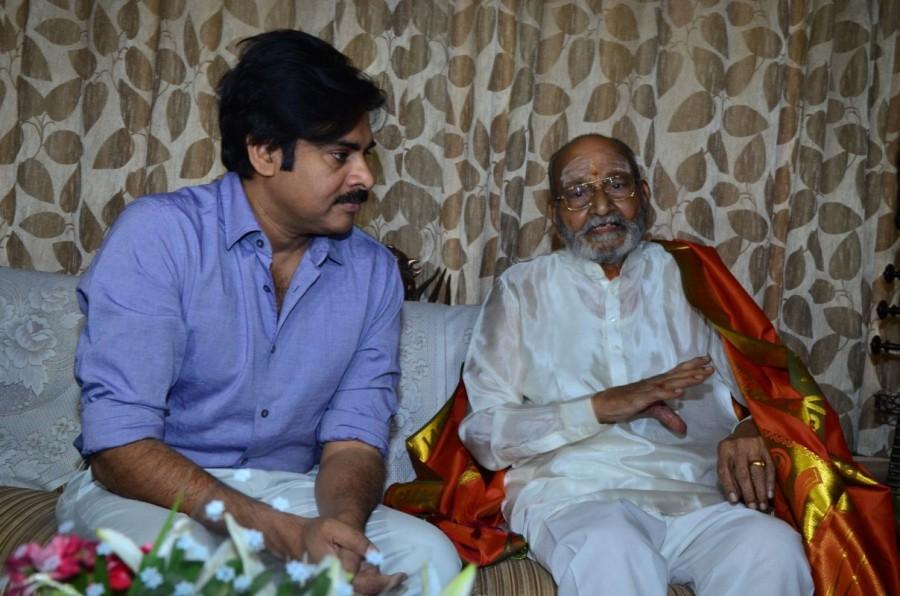 Pawan Kalyan and Trivikram Srinivas met and Congrtulated K Vishwanath. Pawan Kalyan and Trivikiram,Pawan Kalyan and Trivikram Srinivas,Pawan Kalyan,Trivikram Srinivas