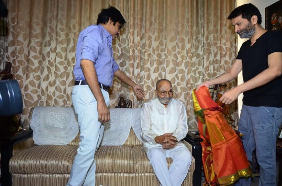 Pawan Kalyan and Trivikram Srinivas met and Congrtulated K Vishwanath. Pawan Kalyan and Trivikiram,Pawan Kalyan and Trivikram Srinivas,Pawan Kalyan,Trivikram Srinivas