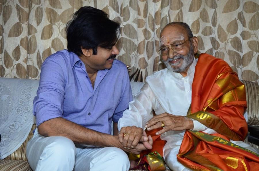 Pawan Kalyan and Trivikram Srinivas met and Congrtulated K Vishwanath. Pawan Kalyan and Trivikiram,Pawan Kalyan and Trivikram Srinivas,Pawan Kalyan,Trivikram Srinivas