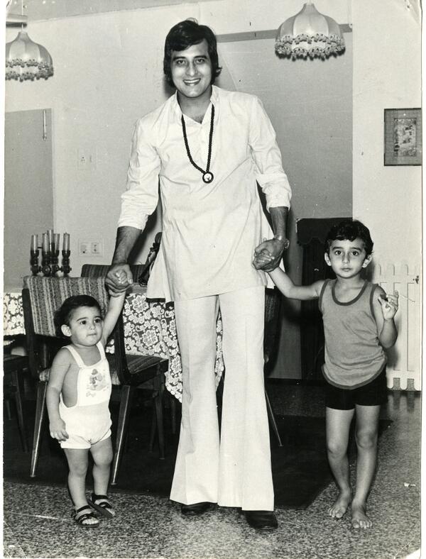 Vinod Khanna's Rare and unseen pictures. Vinod Khanna passes away,Vinod Khanna dead,Vinod Khanna no more,Vinod Khanna,actor Vinod Khanna,Vinod Khanna rare pics,Vinod Khanna rare images,Vinod Khanna rare stills,Vinod Khanna rare pictures,Vinod Khanna rare phoots