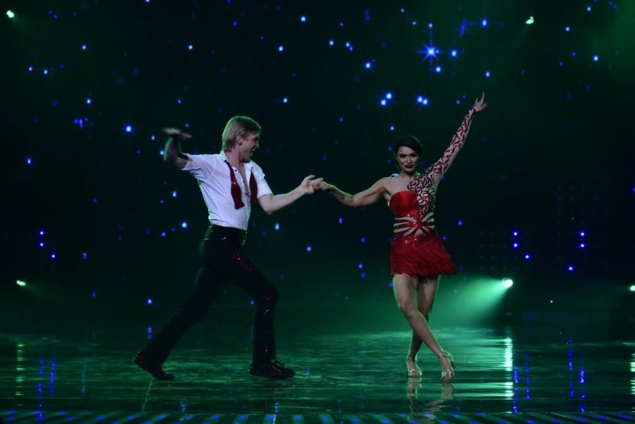 Our source informs us, "Aashka and Brent did a sizzling performance on a Shah Rukh number. Malaika was pleasantly surprised by Brent and even complimented him that he had the style, attitude and everything of Shah Rukh on stage!" Now that's a huge compliment! Malaika Arora Khan,actress Malaika Arora Khan,Brent Globe Shah Rukh Khan,Shah Rukh Khan,Nach Baliye