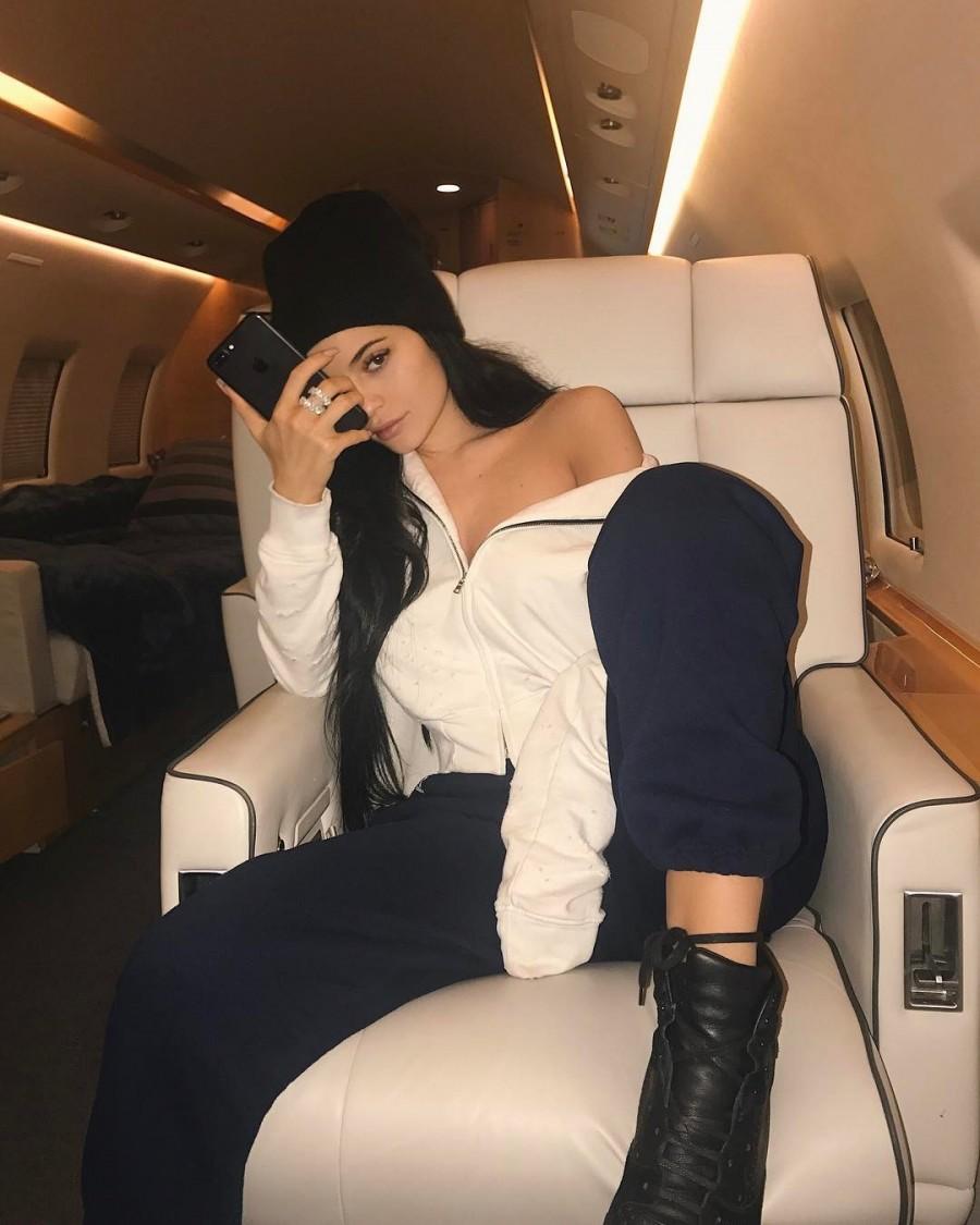 Kylie Jenner sizzles in white in the latest Instagram photos. Kylie Jenner,actress Kylie Jenner,Kylie Jenner sizzles in white,Kylie Jenner hot pics,Kylie Jenner hot images,Kylie Jenner hot stills,Kylie Jenner hot photos,Kylie Jenner hot pictures,Kylie Jenner bikini,Kylie Jenner bikini pics,Kylie Jenner bikini images