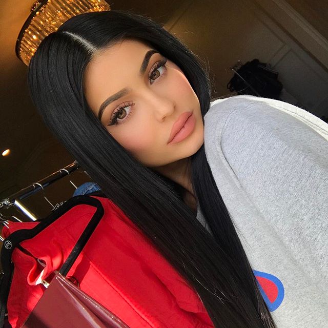Kylie Jenner Sizzles In White In The Latest Instagram Photos Photosimagesgallery 65038 