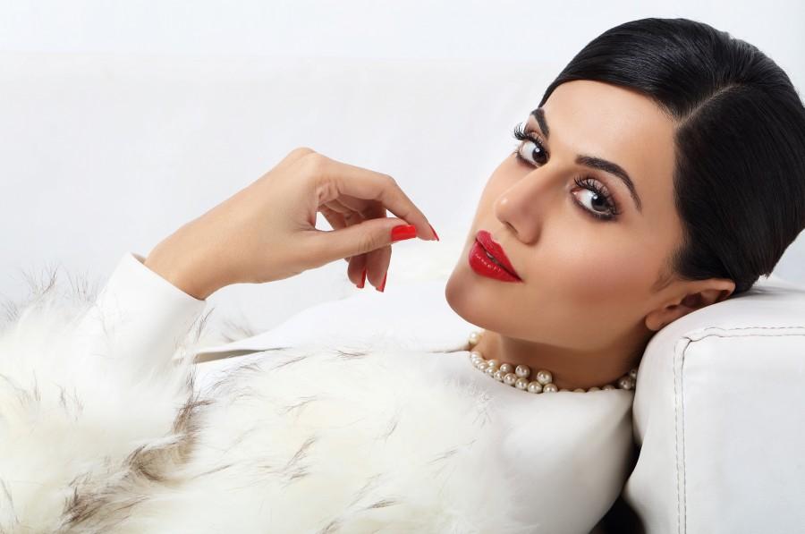 For movies and characters, actors research a lot and make sure that their character portrayal is as true to the character. When it comes to Taapsee Pannu, she makes sure every bit of her character she plays on screen right from her accent to appearance; it matters to her that it is suited best and to complete perfection. Taapsee Pannu,actress Taapsee Pannu,Taapsee Pannu new look,Taapsee Pannu 90's Hollywood movie,90's Hollywood movie,Varun Dhawan,Judwaa 2