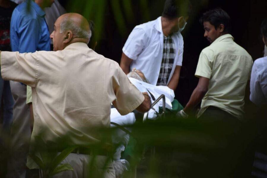 He returned to Bollywood in 1987 and simultaneously got into electoral politics. He was appointed the Minister of State for Culture and Tourism and later the Minister of State for External Affairs in the government of then Prime Minister Atal Bihari Vajpayee. Veteran actor Vinod Khanna,Vinod Khanna,vinod khanna died,vinod khanna death,Vinod Khanna passes asway,Vinod Khanna passed away