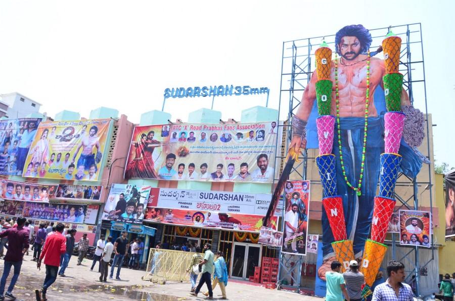 Prabhas,Baahubali 2 Hungama,Baahubali 2,Baahubali 2 craze,Baahubali 2 Hungama at RTC X