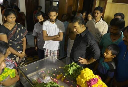 South Indian actor Kamal Haasan pay his last respect to Cinematographer NK Vishwanathan.
