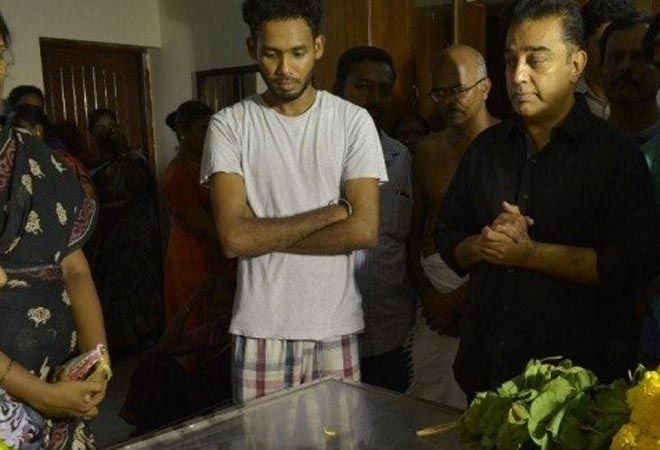 South Indian actor Kamal Haasan pay his last respect to Cinematographer NK Vishwanathan. Kamal Hassan,Cinematographer NK Vishwanathan,Cinematographer,NK Vishwanathan dead,NK Vishwanathan passes away