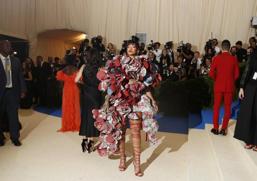 Met Gala 17 Worst Dressed Rihanna Gigi Hadid Dakota Johnson And Others Photos Images Gallery