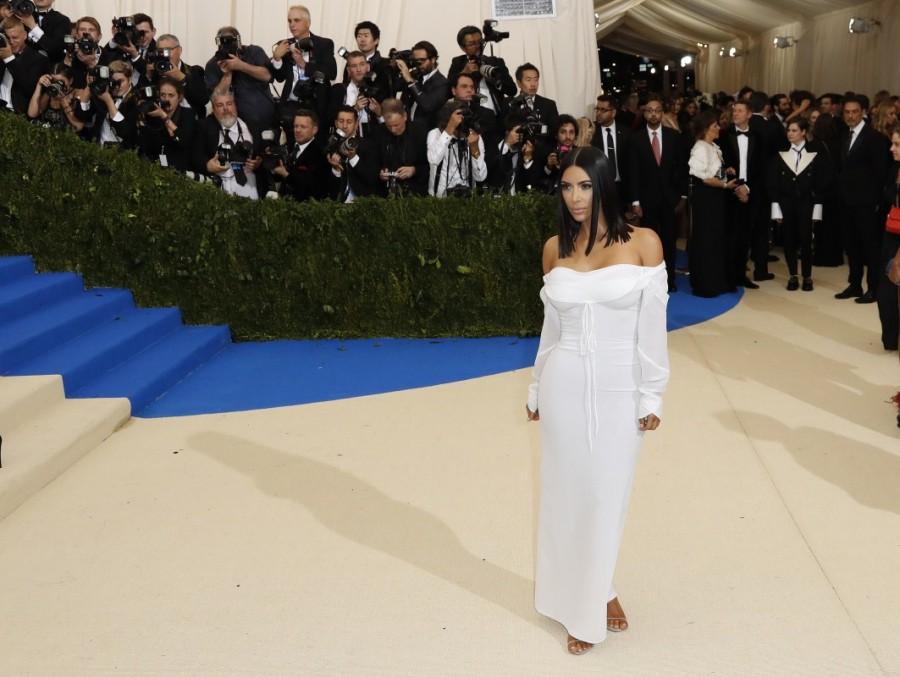 Kim Kardashian plays peasant girl in white at Met Gala 2017. Kim Kardashian,Kim Kardashian in white dress,Kim Kardashian at Met Gala 2017,Kim Kardashian at Met Gala,Kim Kardashian plays peasant girl in white,Kim Kardashian hot pics,Kim Kardashian hot images,Kim Kardashian hot stills,Kim Kardashian hot photos,Kim Ka