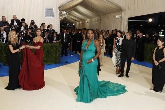 Serena Williams shows her Baby Bump at Met Gala 2017.