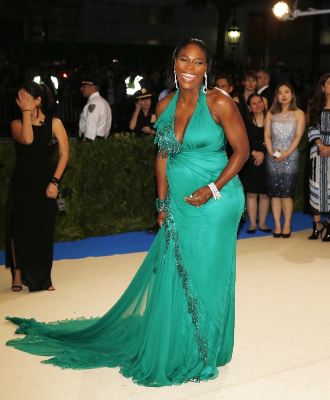 Serena Williams shows her Baby Bump at Met Gala 2017. Serena Williams,Serena Williams pregnant,Serena Williams Baby Bump,Serena Williams Baby Bump pics,Serena Williams Baby Bump images,Serena Williams Baby Bump stills,Serena Williams Baby Bump pictures,Serena Williams Baby Bump photos,Serena Williams at Met