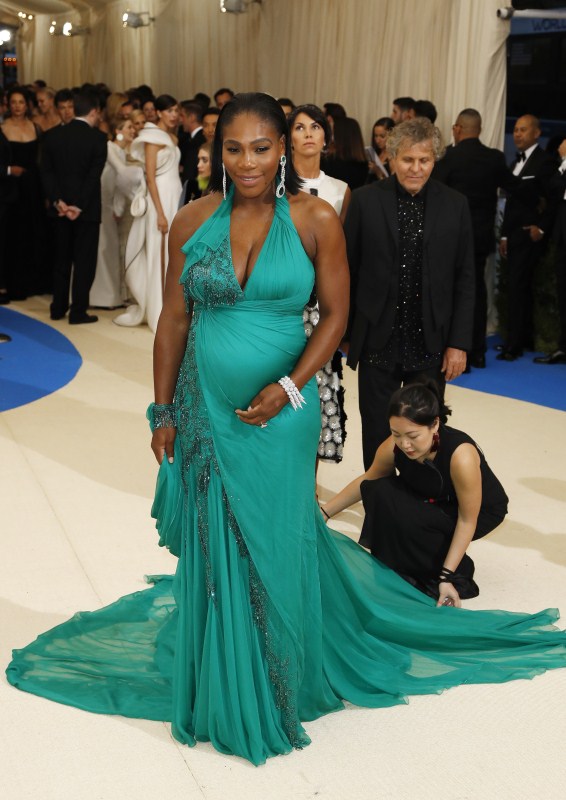 Serena Williams shows her Baby Bump at Met Gala 2017. Serena Williams,Serena Williams pregnant,Serena Williams Baby Bump,Serena Williams Baby Bump pics,Serena Williams Baby Bump images,Serena Williams Baby Bump stills,Serena Williams Baby Bump pictures,Serena Williams Baby Bump photos,Serena Williams at Met