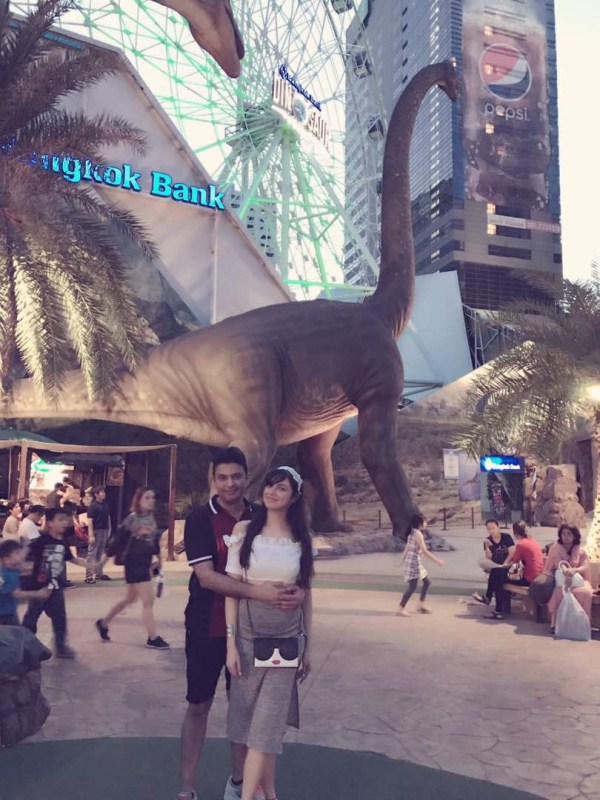 Bollywood's power couple, Bhushan Kumar & Divya Khosla Kumar spotted holidaying in Bangkok. Bhushan Kumar & Divya Khosla Kumar,Bhushan Kumar,Divya Khosla Kumar