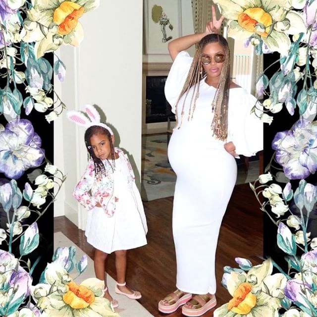 Pregnant Beyonce shows off her growing baby bump. Pregnant Beyonce,Beyonce,Beyonce pregnant,Beyonce baby bump,Beyonce baby bump pics,Beyonce baby bump images,Beyonce baby bump stills,Beyonce baby bump pictures,Beyonce baby bump photos
