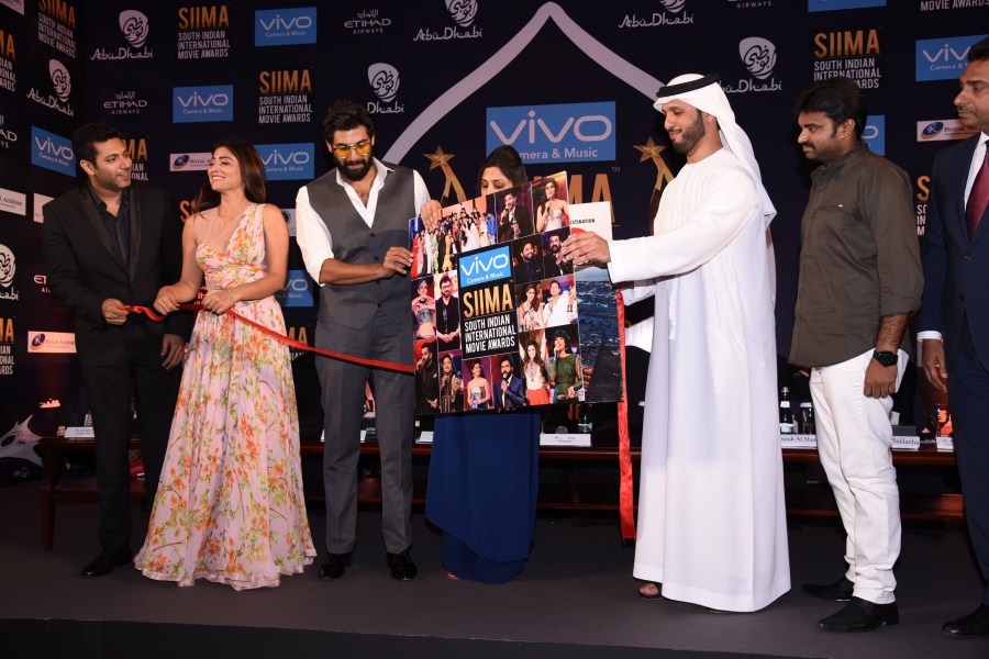 South Indian actor Rana Daggubati and actress Shriya Saran spotted at SIIMA press meet at Abu Dhabi. Rana Daggubati and Shriya Saran,Rana Daggubati,Shriya Saran,SIIMA press meet,SIIMA,SIIMA press meet pics,SIIMA press meet images,SIIMA press meet stills,SIIMA press meet pictures,SIIMA press meet photos