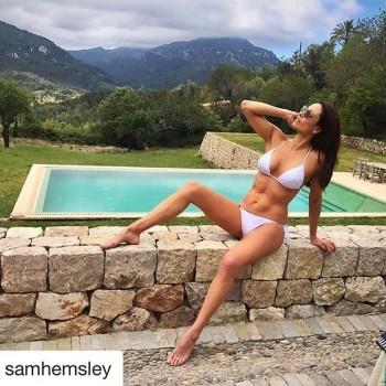 Melanie Sykes shows off her rippling abs.