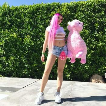 Ariel Winter flaunts her Pink Hair and Bikini Body.