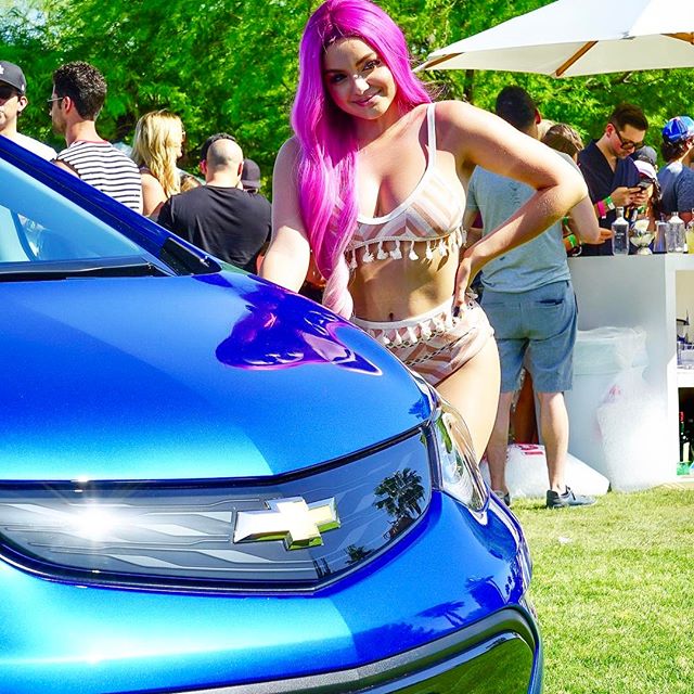 Ariel Winter flaunts her Pink Hair and Bikini Body. Ariel Winter flaunts her Pink Hair,Ariel Winter Pink Hair,Ariel Winter Bikini Body,Ariel Winter Bikini Body pics,Ariel Winter Bikini Body images,Ariel Winter hot pics,Ariel Winter hot images,Ariel Winter hot stills,Ariel Winter hot photos,Ariel Winter hot