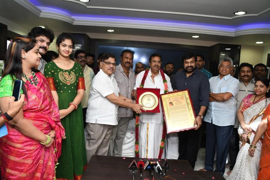 Megastar Chiranjeevi presents Allu Ramalingaiah award to Dasari Narayana Rao. Celebs like Mohan Babu and Allu Aravind graced the event. Megastar Chiranjeevi,Chiranjeevi,Allu Ramalingaiah,Allu Ramalingaiah award,Dasari Narayana Rao,Mohan Babu,Allu Aravind