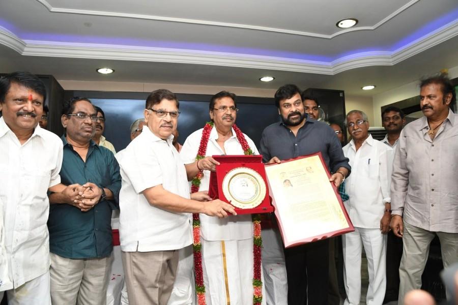 Megastar Chiranjeevi presents Allu Ramalingaiah award to Dasari Narayana Rao. Celebs like Mohan Babu and Allu Aravind graced the event. Megastar Chiranjeevi,Chiranjeevi,Allu Ramalingaiah,Allu Ramalingaiah award,Dasari Narayana Rao,Mohan Babu,Allu Aravind