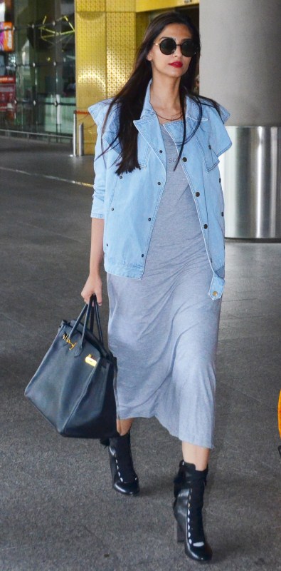 Bollywood actress Sonam Kapoor spotted at Airport. Sonam Kapoor spotted at Airport,Sonam Kapoor at Airport,Sonam Kapoor,actress Sonam Kapoor,Sonam Kapoor pics,Sonam Kapoor images,Sonam Kapoor stills,Sonam Kapoor pictures