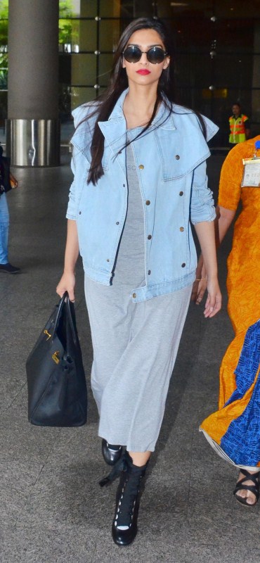 Bollywood actress Sonam Kapoor spotted at Airport. Sonam Kapoor spotted at Airport,Sonam Kapoor at Airport,Sonam Kapoor,actress Sonam Kapoor,Sonam Kapoor pics,Sonam Kapoor images,Sonam Kapoor stills,Sonam Kapoor pictures