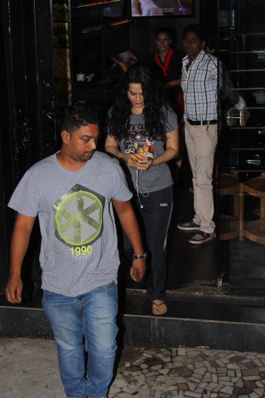 Bollywood actress Preity Zinta spotted at Bandra. Preity Zinta,actress Preity Zinta,Preity Zinta spotted at Bandra,Preity Zinta at Bandra,Preity Zinta new pics,Preity Zinta new images,Preity Zinta new stills,Preity Zinta new pictures,Preity Zinta new photos