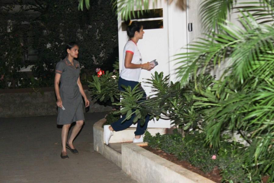 Bollywood actress Katrina Kaif spotted at Dr. Jamuna Pai skin clinic in Bandra. Katrina Kaif,actress Katrina Kaif,Katrina Kaif spotted at Dr. Jamuna Pai skin clinic,Dr. Jamuna Pai skin clinic,Katrina Kaif new pics,Katrina Kaif new images,Katrina Kaif new stills,Katrina Kaif new pictures,Katrina Kaif new photos