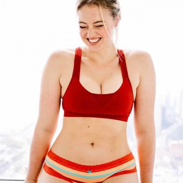Iskra Lawrence Shows Off Her Curves Photosimagesgallery 65539 7567
