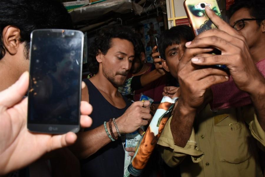 Tiger was mobbed by girls and passers-by's requesting for selfies and autographs. The fans were quick to grab a copy of the magazine and have Tiger autograph it for them. Tiger Shroff,actor Tiger Shroff,Tiger Shroff at local magazine stall