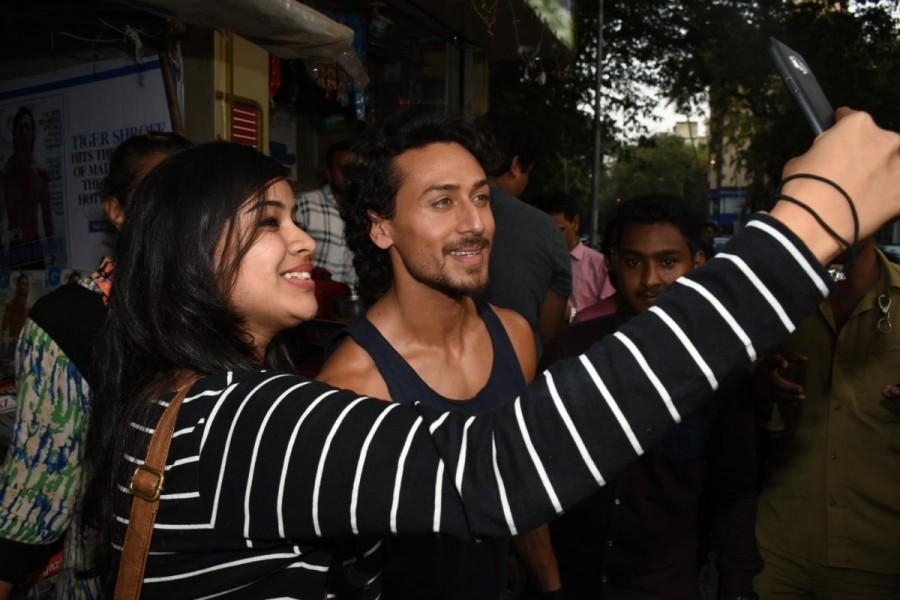 It was one of those rare occasions where a star made his way to the ground, leaving passers-by in awe of his humbleness. Tiger Shroff,actor Tiger Shroff,Tiger Shroff at local magazine stall