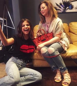Singer-actress Selena Gomez has gifted her mother a personalised handbag as an early Mother's Day present. The 24-year-old was given the opportunity to add her own finishing touches to the handbag of the brand Coach, which she gave to her mother Mandy as an early Mother's Day present with the occasion being on May 14, reports etonline.com. Selena shared the news on social media with a photo of herself sitting on the floor laughing with her mother. The mother can be seen holding onto a bright red bag tightly. She shared the photograph on her Instagram account and captioned: 