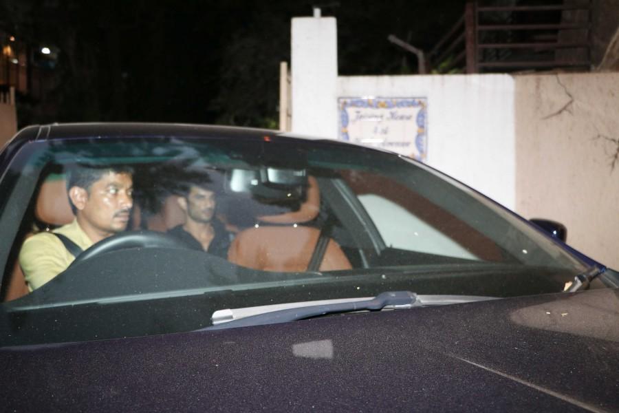 Bollywood actor Sushant Singh spotted at Maddock office. Sushant Singh and Kriti Sanon,Sushant Singh,Kriti Sanon,Sushant Singh spotted at Maddock office,Kriti Sanon spotted at Maddock office,Maddock office,Maddock film office