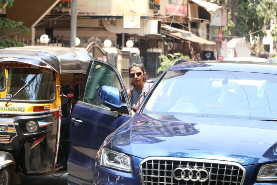 Bollywood actress Nimrat Kaur spotted at Indigo Cafe in Bandra. Nimrat Kaur,actress Nimrat Kaur,Nimrat Kaur spotted at Indigo Cafe,Nimrat Kaur at Indigo Cafe,Nimrat Kaur pics,Nimrat Kaur images,Nimrat Kaur stills,Nimrat Kaur pictures,Nimrat Kaur photos,Nimrat Kaur new pics,Nimrat Kaur new images,Nimrat Kaur new stills