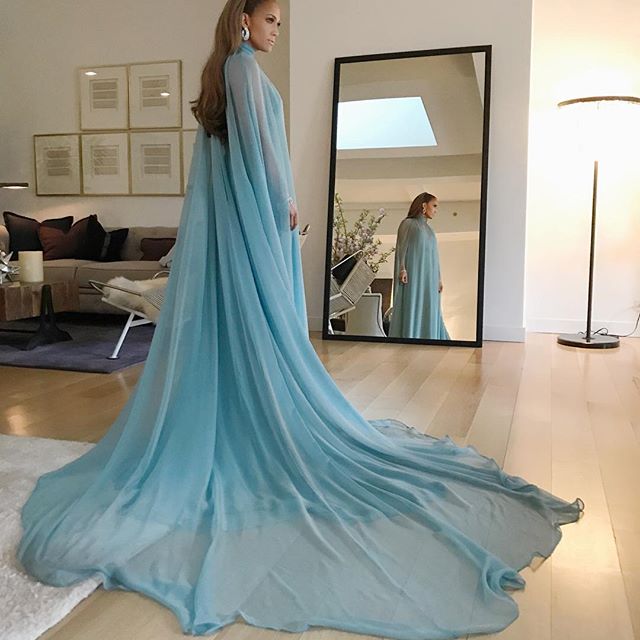 Jennifer Lopez looks like a queen donning a Valentino gown at the 2017 Met Gala. Jennifer Lopez,Jennifer Lopez looks like a queen,Jennifer Lopez at Met Gala,Jennifer Lopez at Met Gala 2017,Jennifer Lopez hot pics,Jennifer Lopez hot images,Jennifer Lopez hot stills,Jennifer Lopez hot photos,Jennifer Lopez hot pictures,Jennifer Lopez bi