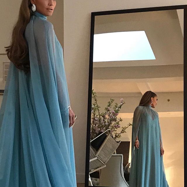 Jennifer Lopez looks like a queen donning a Valentino gown at the 2017 Met Gala. Jennifer Lopez,Jennifer Lopez looks like a queen,Jennifer Lopez at Met Gala,Jennifer Lopez at Met Gala 2017,Jennifer Lopez hot pics,Jennifer Lopez hot images,Jennifer Lopez hot stills,Jennifer Lopez hot photos,Jennifer Lopez hot pictures,Jennifer Lopez bi