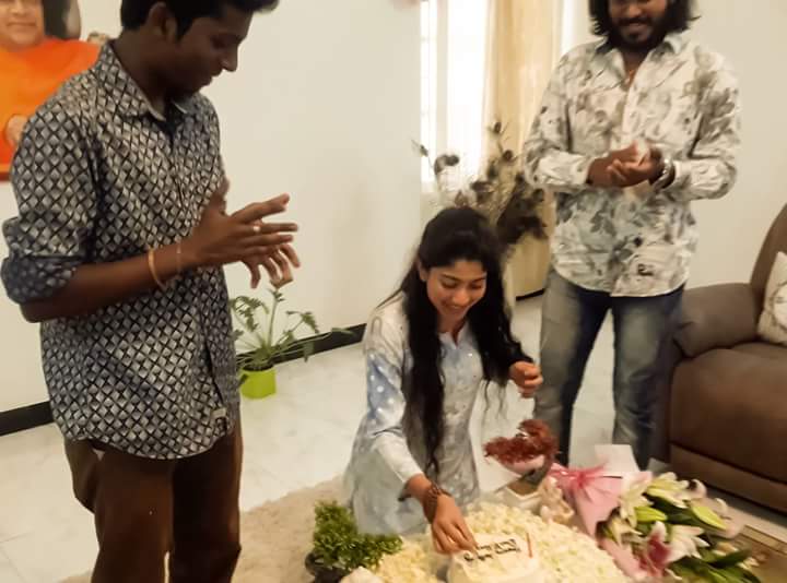 South Indian actress Sai Pallavi celebrates her Birthday with sister Pooja Kannan and Kara Team. Sai Pallavi,Sai Pallavi birthday,Sai Pallavi birthday celebrations,Sai Pallavi birthday celebration,Sai Pallavi birthday celebration pics,Sai Pallavi birthday celebration images,Sai Pallavi birthday celebration stills,Sai Pallavi birthday celebration pict