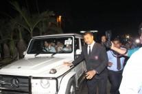 International pop star Justin Drew Bieber landed in Mumbai early on Wednesday amidst tight security for his 'Purpose World Tour'. Escorted in a thick security blanket out of the Chhatrapati Shivaji Maharaj International Airport around 2 a.m., he was quickly whisked off to St. Regis Hotel in south Mumbai amidst Z-plus level of security. Several hundreds of mediapersons and fans had parked themselves at various points outside the Mumbai Airport for a glimpse of Bieber, but were largely disappointed.