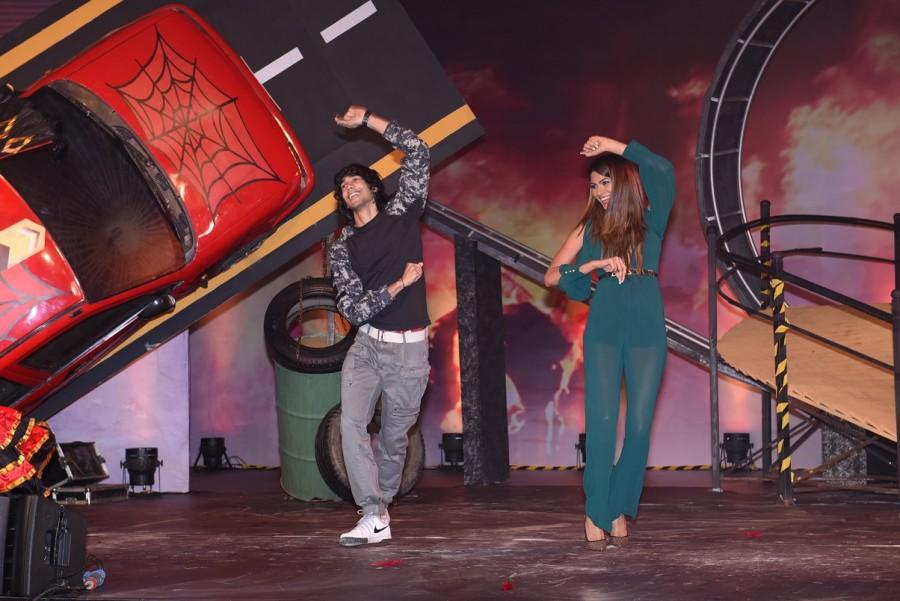 Living the ‘pain’ in Spain on Khatron Ke Khiladi will be 12 enthusiastic khiladis who will taste fear at every step of their journey on the show. The handpicked khiladis include internationally acclaimed wrestler Geeta Phogat, Bigg Boss’s common man champion Manveer Gurjar, bold and daring Shibani Dandekar, Lopamudra Raut, Monica Dogra and Nia Sharma, charming actors Ravi Dubey, Karan Wahi and Rithvik Dhanjani, television beauties Hina Khan and Shiny Doshi, and hip-hop king Shantanu Maheshwari. Together, these jaanbaaz khiladis will battle not only Spain’s unpredictable spring weather, but also specially curated stunts that will challenge their limitations. Rohit Shetty,Khatron Ke Khiladi Season 8,Khatron Ke Khiladi,Khatron Ke Khiladi 8,Fear Factor: Khatron Ke Khiladi,Ravi Dubey,Karan Wahi
