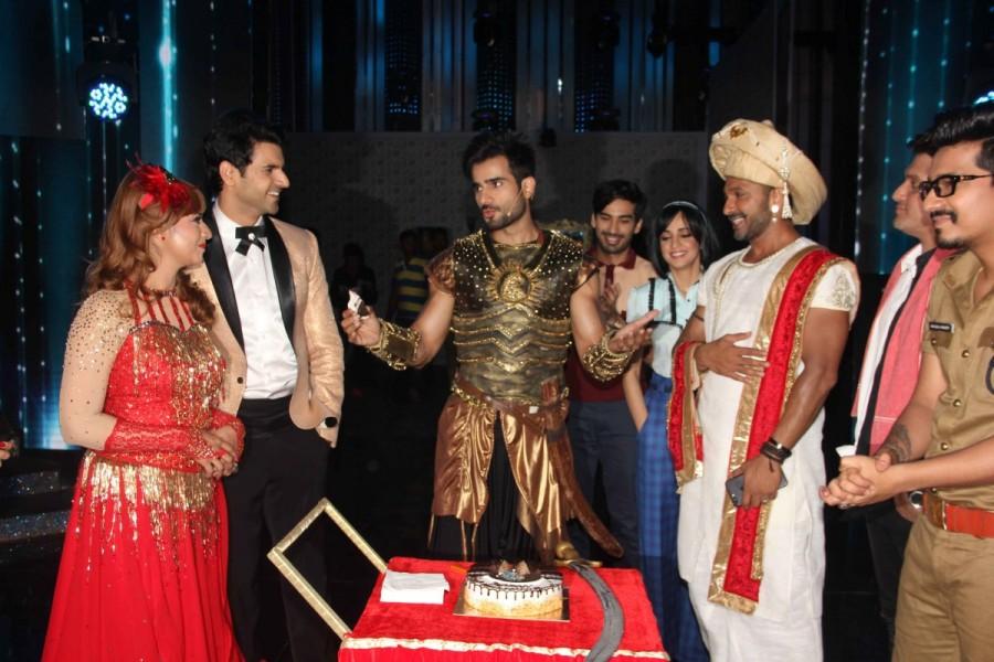 Television actor Karan Tacker during his birthday celebration on the sets of Star Plus TV show Nach Baliye Season 8 in Mumbai on May 9, 2017. Karan Tacker,Television actor Karan Tacker,Karan Tacker birthday,Karan Tacker birthday celebration,Nach Baliye Season 8,Karan Tacker celebrates his birthday