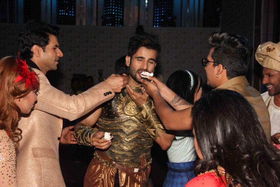 Television actor Karan Tacker during his birthday celebration on the sets of Star Plus TV show Nach Baliye Season 8 in Mumbai on May 9, 2017. Karan Tacker,Television actor Karan Tacker,Karan Tacker birthday,Karan Tacker birthday celebration,Nach Baliye Season 8,Karan Tacker celebrates his birthday