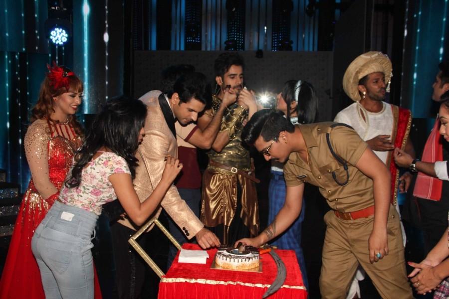 Television actor Karan Tacker during his birthday celebration on the sets of Star Plus TV show Nach Baliye Season 8 in Mumbai on May 9, 2017. Karan Tacker,Television actor Karan Tacker,Karan Tacker birthday,Karan Tacker birthday celebration,Nach Baliye Season 8,Karan Tacker celebrates his birthday