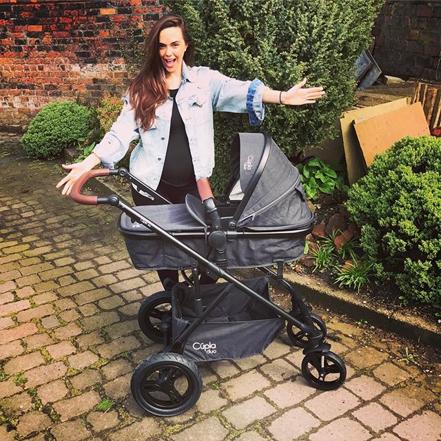 Pregnant Jennifer Metcalfe flaunts her baby bump. Jennifer Metcalfe,Jennifer Metcalfe pregnant,Jennifer Metcalfe baby bump,Jennifer Metcalfe baby bump pics,Jennifer Metcalfe baby bump images,Jennifer Metcalfe baby bump stills,Jennifer Metcalfe baby bump pictures,Jennifer Metcalfe baby bump photos