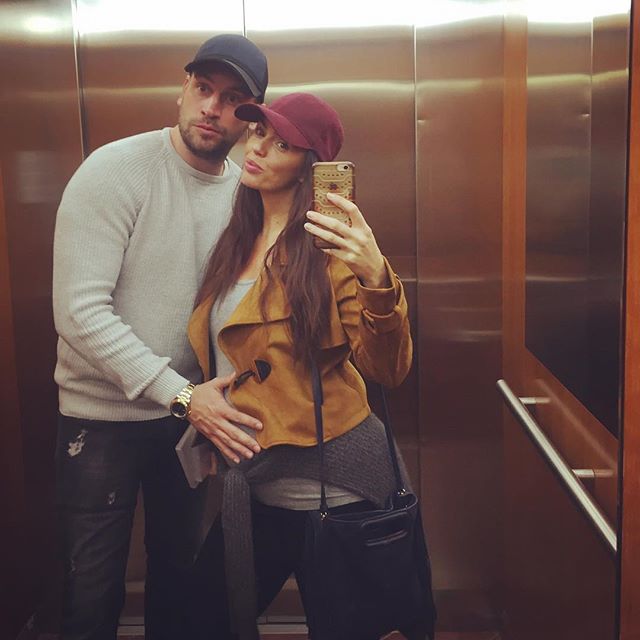 Pregnant Jennifer Metcalfe flaunts her baby bump. Jennifer Metcalfe,Jennifer Metcalfe pregnant,Jennifer Metcalfe baby bump,Jennifer Metcalfe baby bump pics,Jennifer Metcalfe baby bump images,Jennifer Metcalfe baby bump stills,Jennifer Metcalfe baby bump pictures,Jennifer Metcalfe baby bump photos