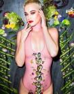 Katy Perry flaunts her toned body in Pink suit.
