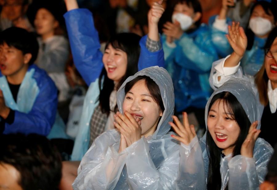 Supporters of Moon Jae-in react as they watch a broadcast of the presidential election in Seoul. Moon Jae-in,South Korea elects Moon Jae-in,South Korea's presidential election,North Korea,Liberal politician