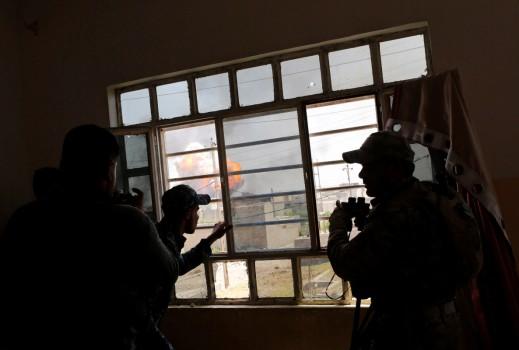 Members of Iraqi Rapid response forces look at an air strike during clashes with Islamic State fighters at a frontline in north west of Mosul, Iraq, May 9, 2017.